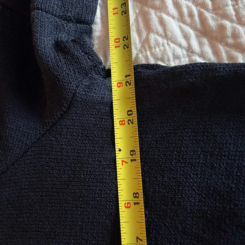 St. John Navy Mock Neck Back Button Knit Short Sleeve Top - Sz M EUC